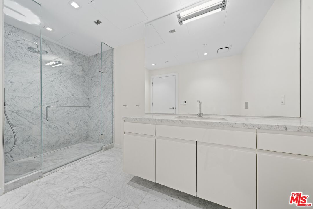 9000 W 3rd St Unit: 701