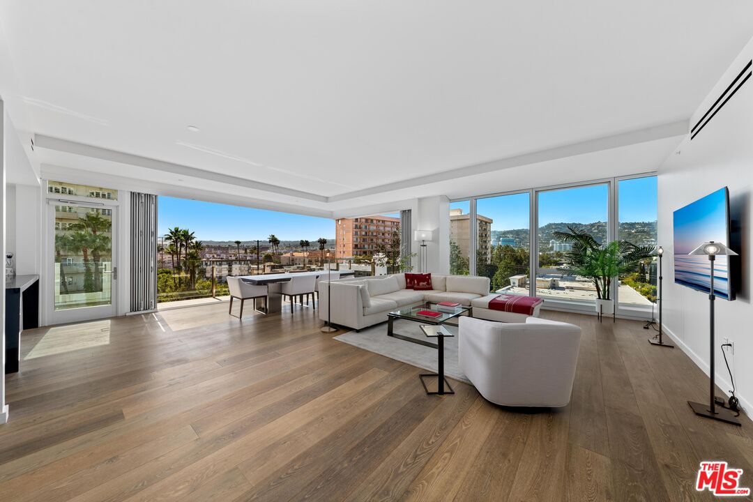 9000 W 3rd St Unit: 701