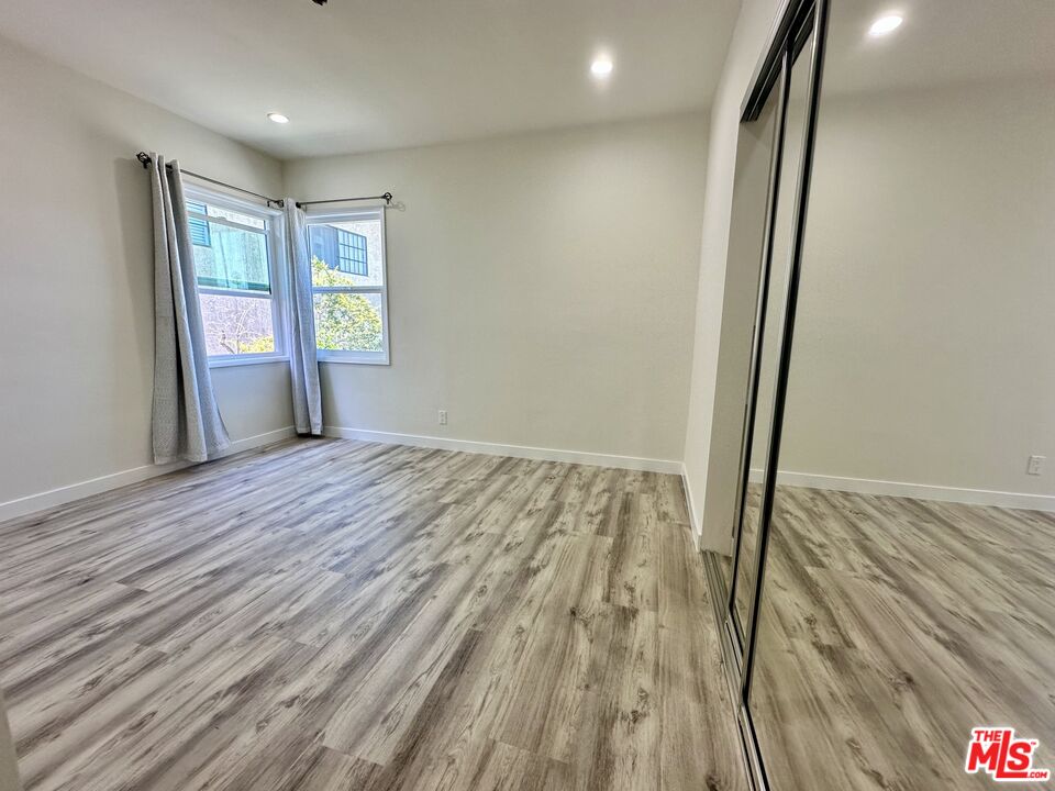 5248 Whitsett Ave Unit: 1/2