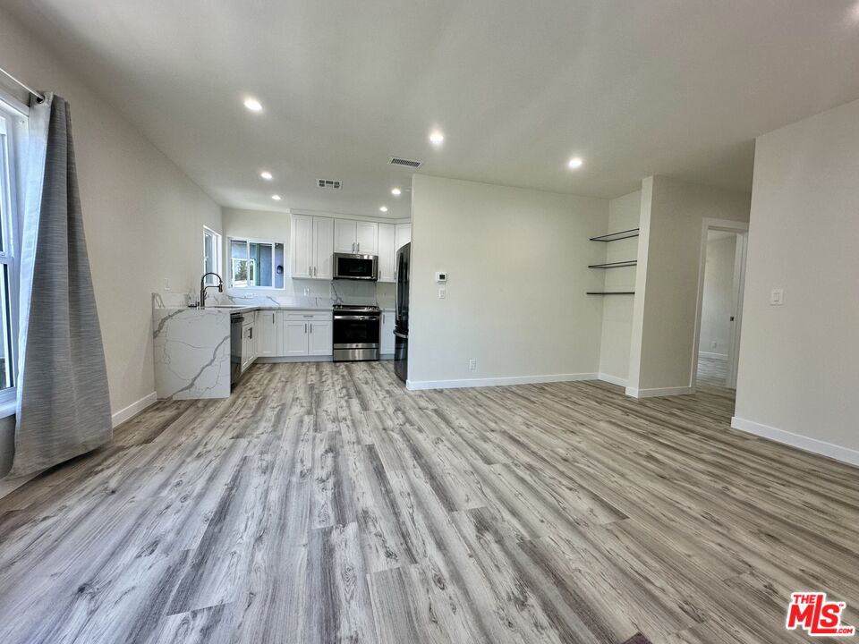 5248 Whitsett Ave Unit: 1/2