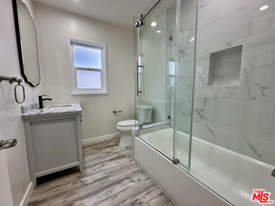 5248 Whitsett Ave Unit: 1/2