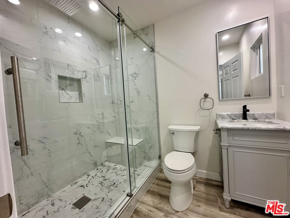 5248 Whitsett Ave Unit: 1/2