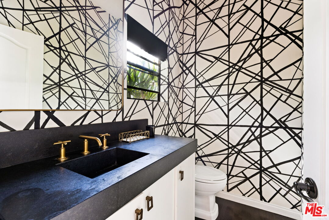 1814 Thayer Ave Unit: 4