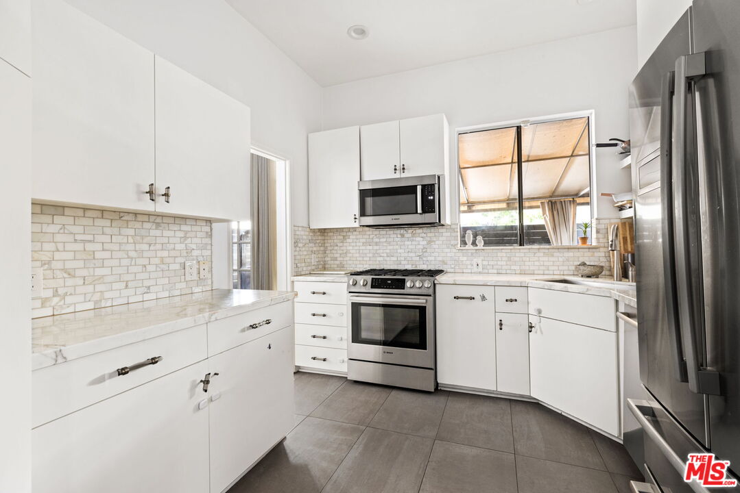 1814 Thayer Ave Unit: 4