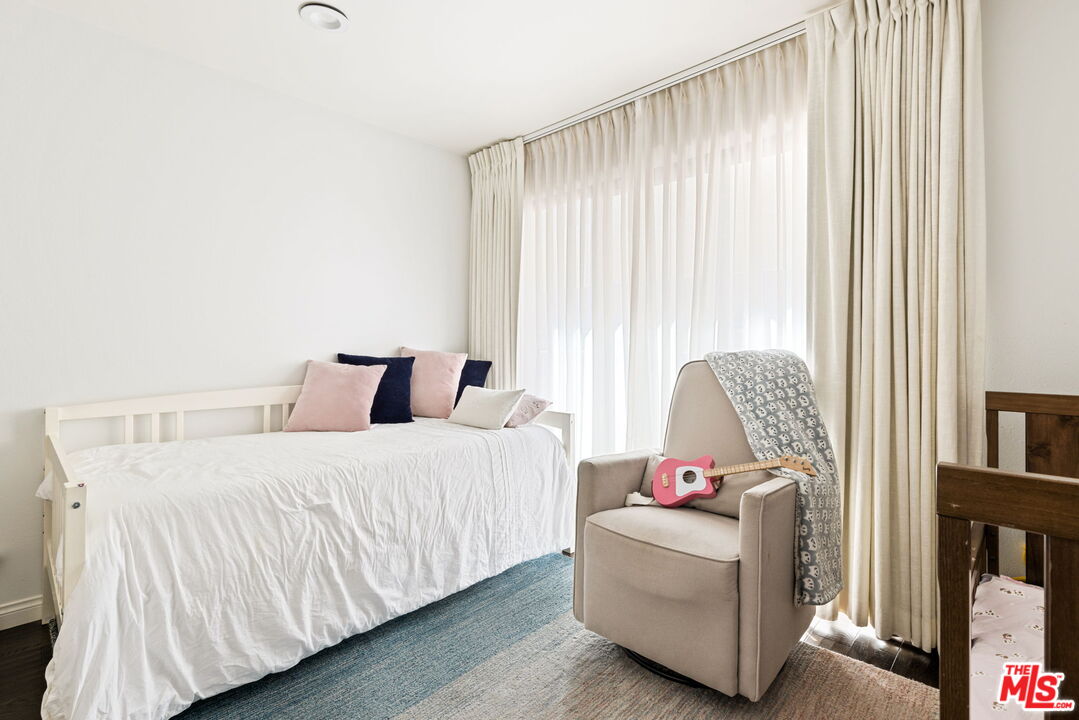 1814 Thayer Ave Unit: 4