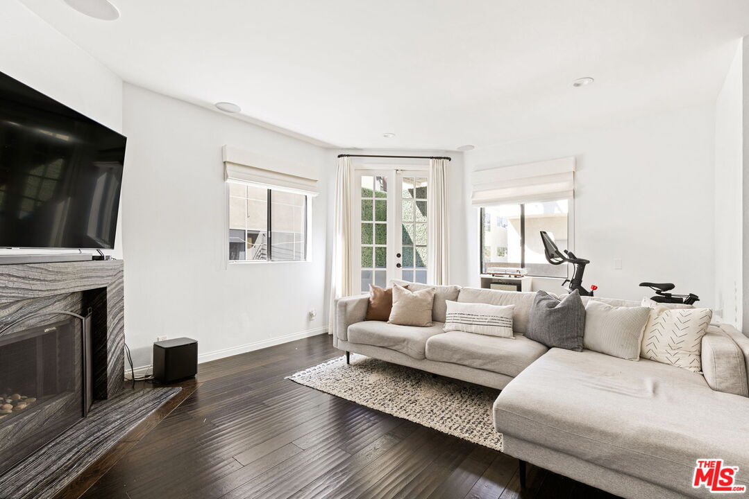 1814 Thayer Ave Unit: 4