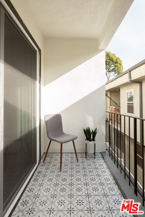 1021 N Genesee Ave Unit: 9