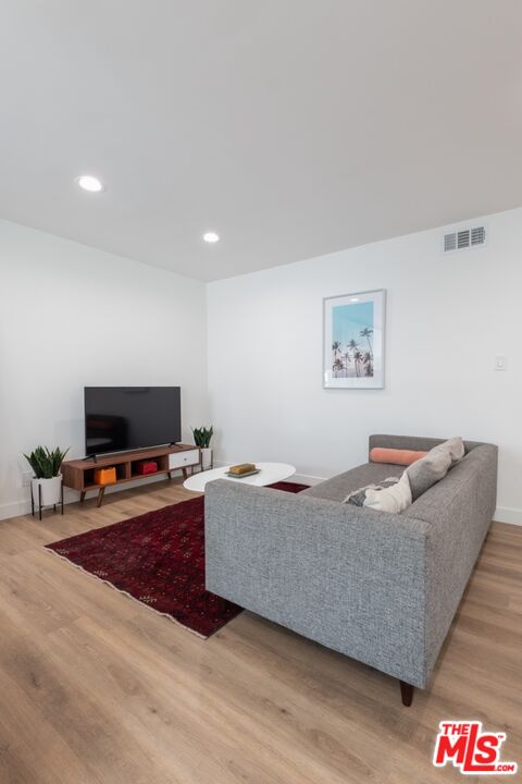 1021 N Genesee Ave Unit: 9