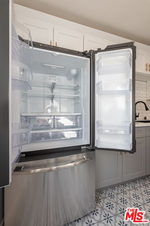 1021 N Genesee Ave Unit: 9