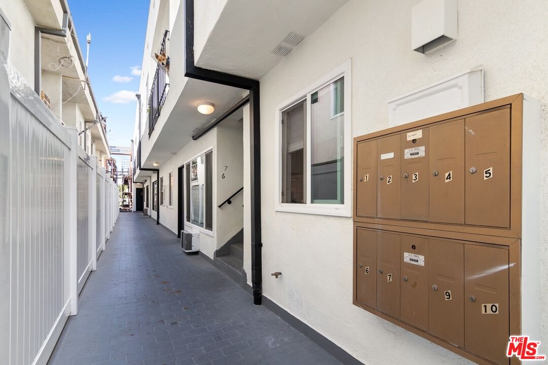 1021 N Genesee Ave Unit: 9