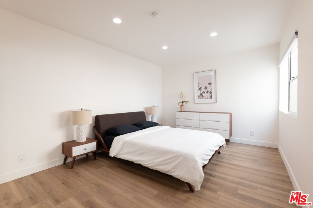 1021 N Genesee Ave Unit: 9