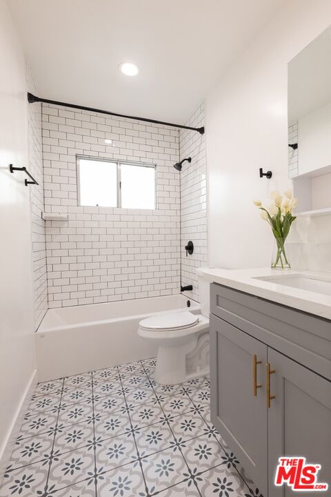 1021 N Genesee Ave Unit: 9