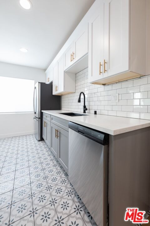 1021 N Genesee Ave Unit: 9