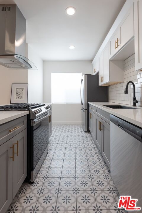 1021 N Genesee Ave Unit: 9