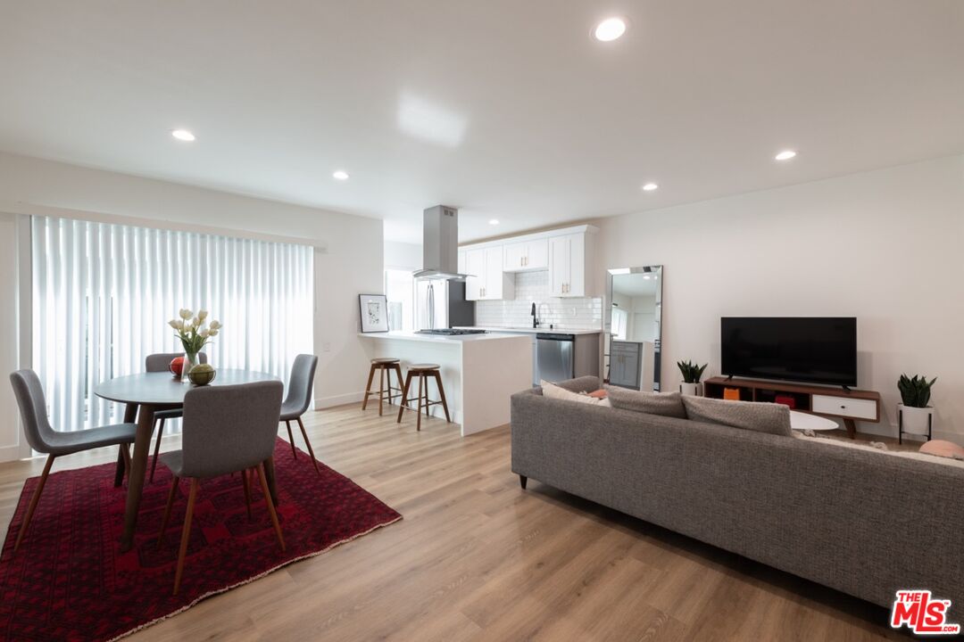 1021 N Genesee Ave Unit: 9