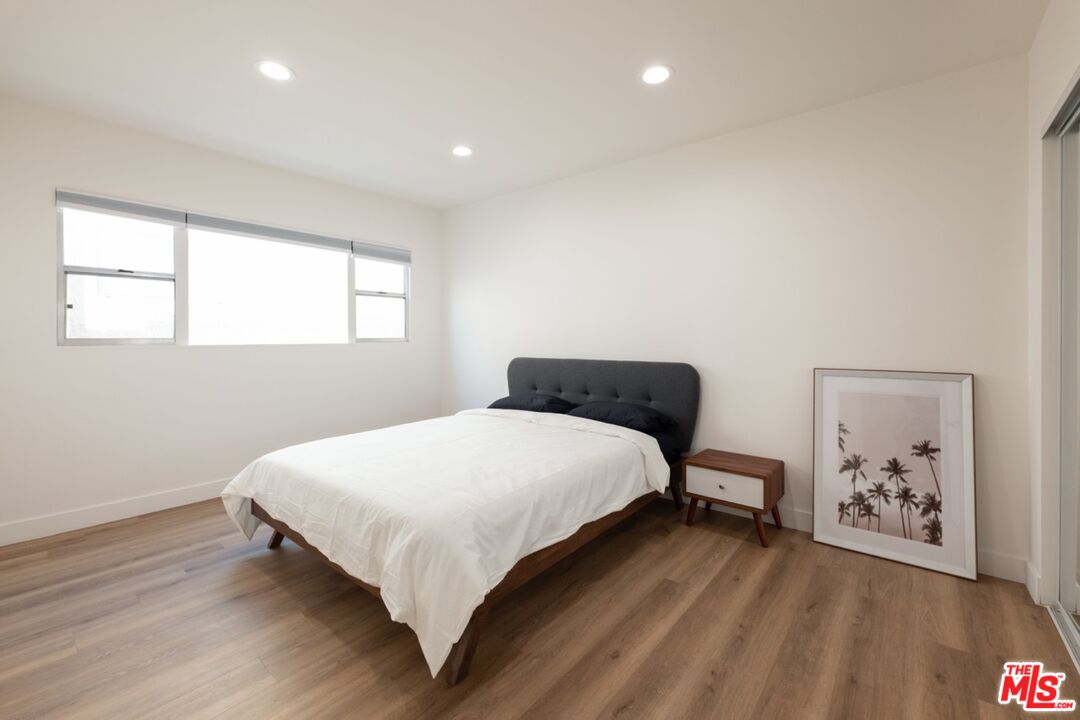 1021 N Genesee Ave Unit: 9