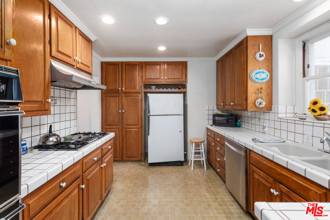 1101 Casiano Rd