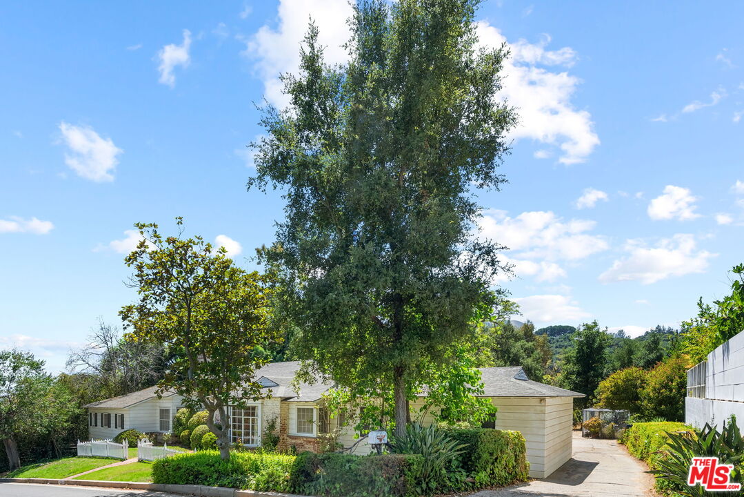 1101 Casiano Rd