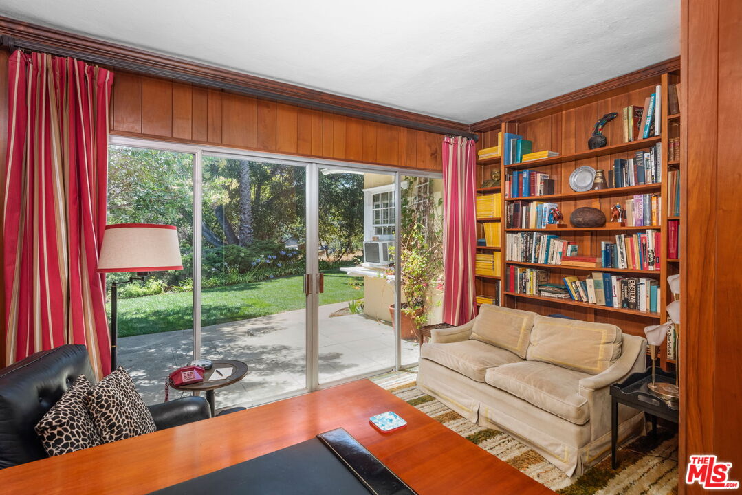 1101 Casiano Rd