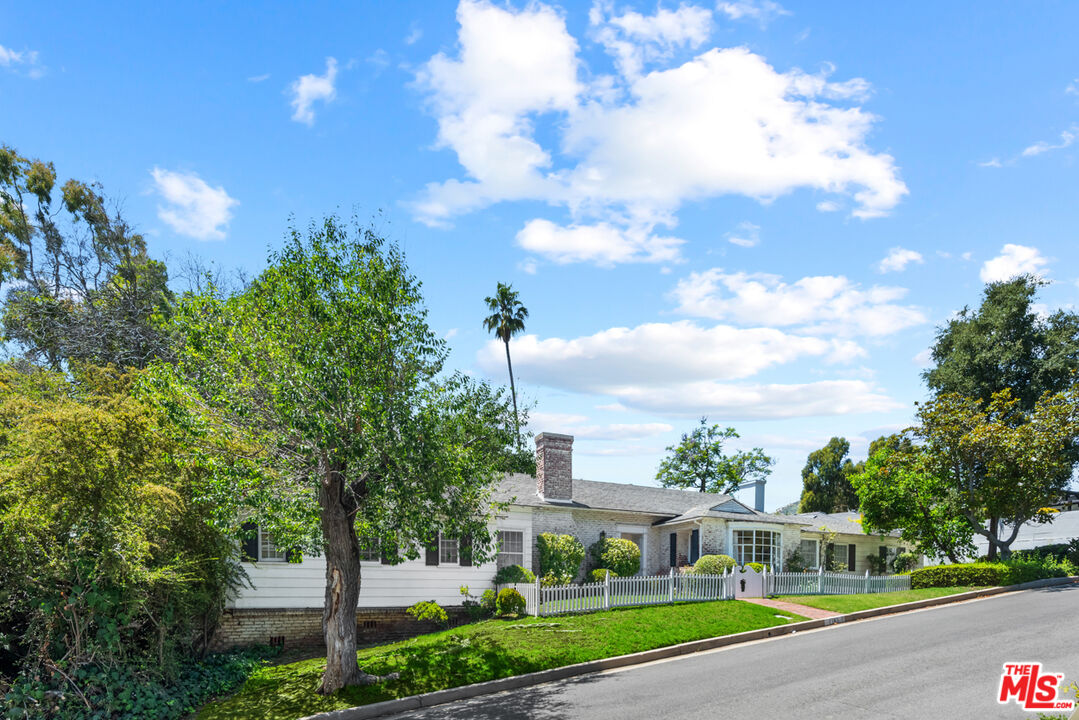 1101 Casiano Rd