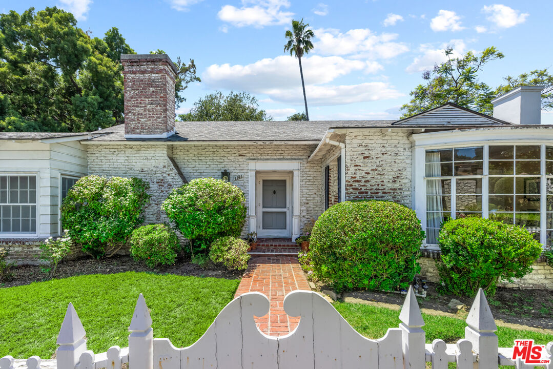 1101 Casiano Rd