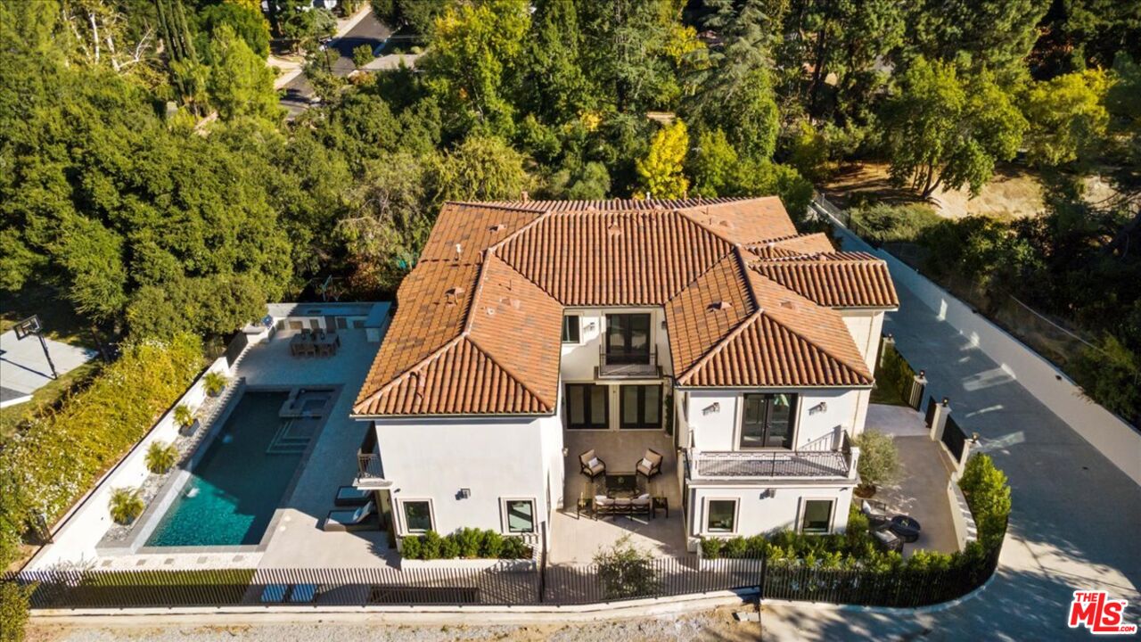4351 Vanalden Ave