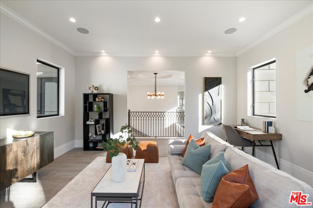 4351 Vanalden Ave