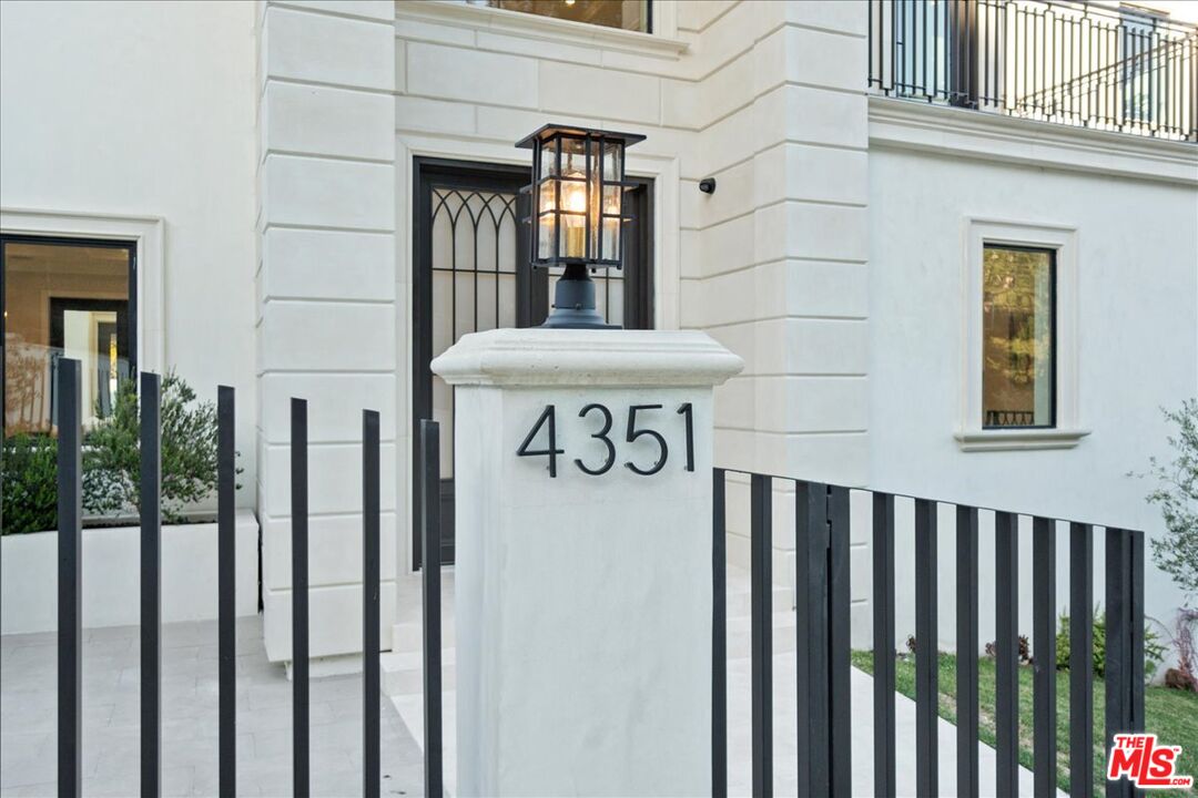 4351 Vanalden Ave