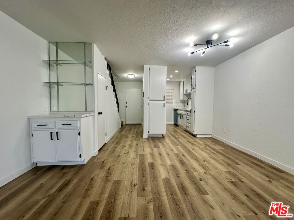 5240 Whitsett Ave Unit: 6