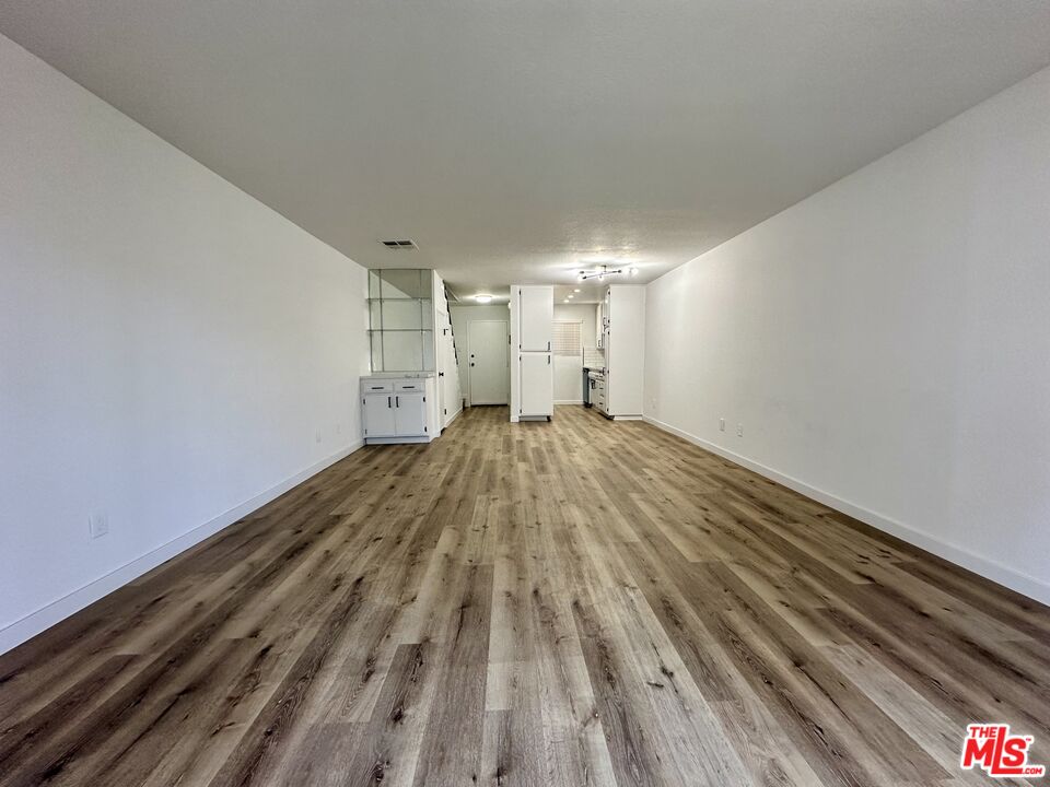 5240 Whitsett Ave Unit: 6