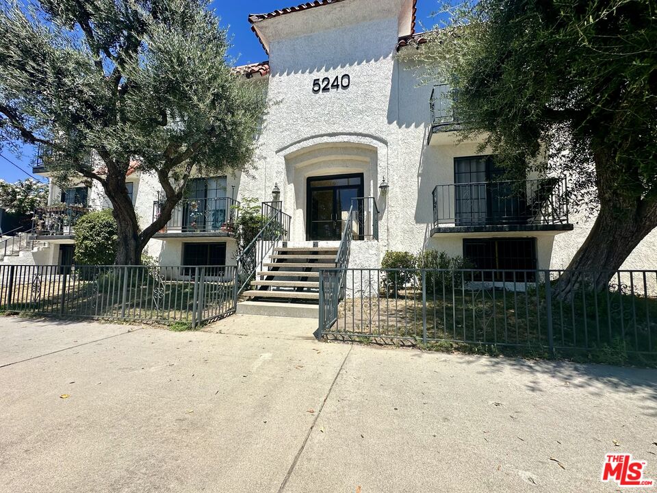 5240 Whitsett Ave Unit: 6