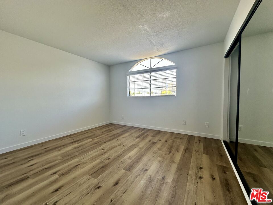 5240 Whitsett Ave Unit: 6