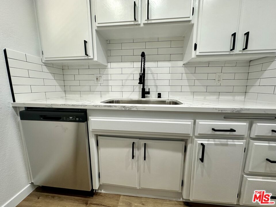 5240 Whitsett Ave Unit: 6