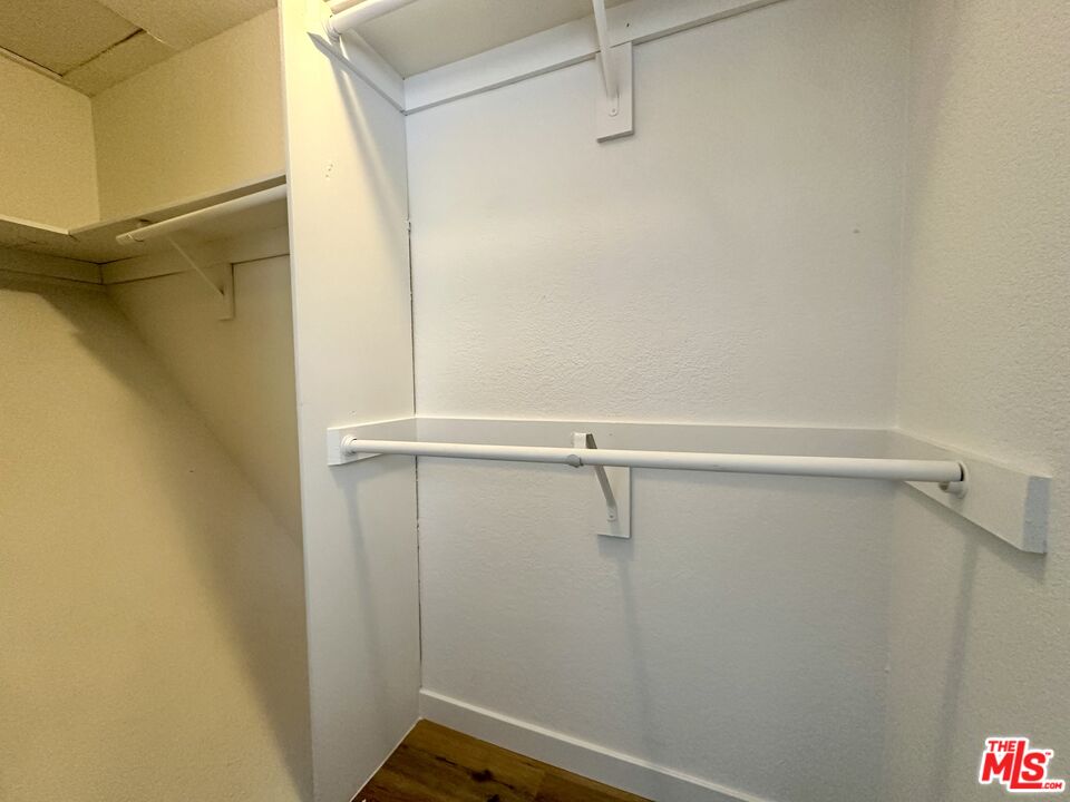 5240 Whitsett Ave Unit: 6