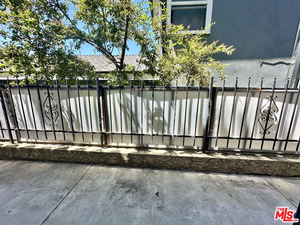 5240 Whitsett Ave Unit: 6