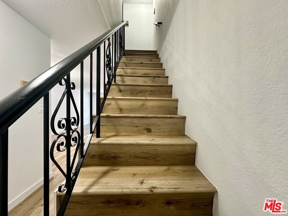 5240 Whitsett Ave Unit: 6