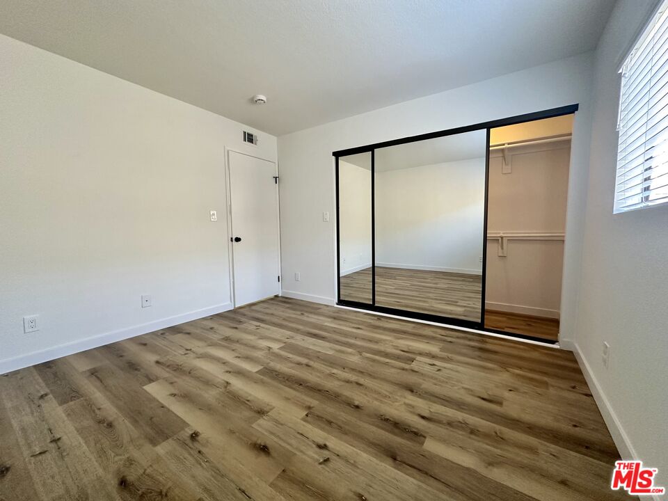 5240 Whitsett Ave Unit: 6