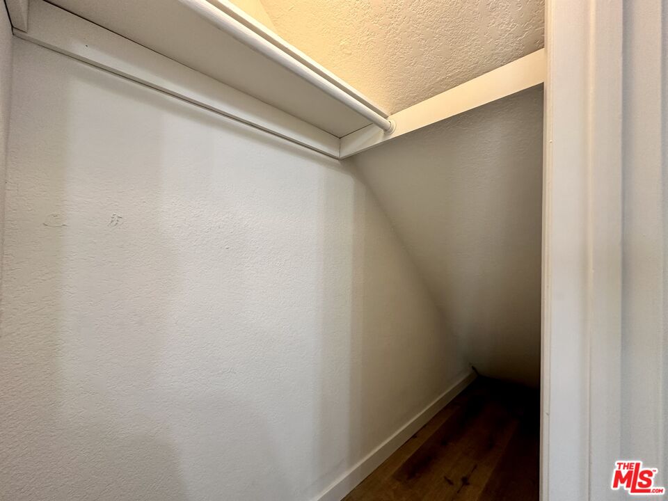 5240 Whitsett Ave Unit: 6