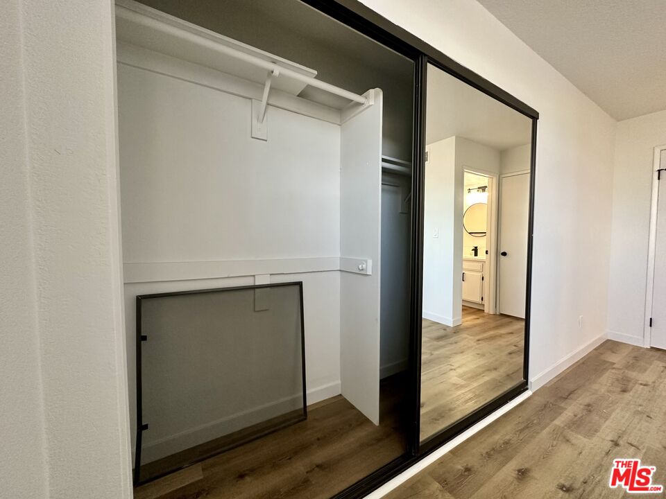 5240 Whitsett Ave Unit: 6