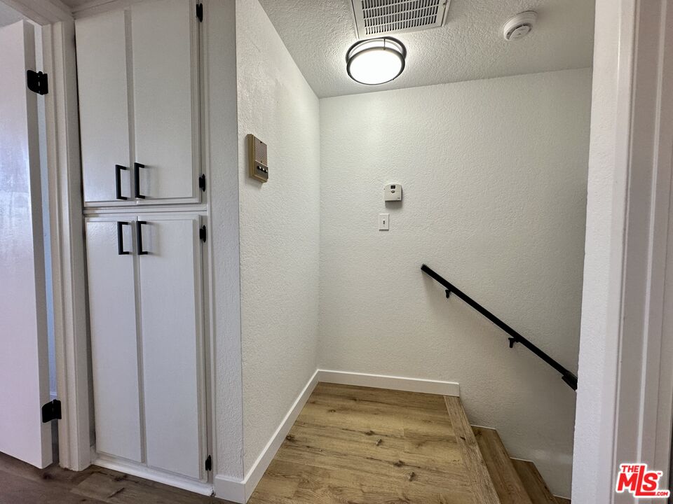 5240 Whitsett Ave Unit: 6