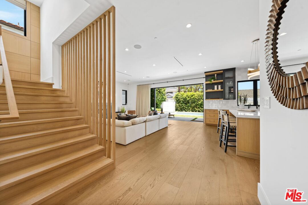 3170 Grand View Blvd