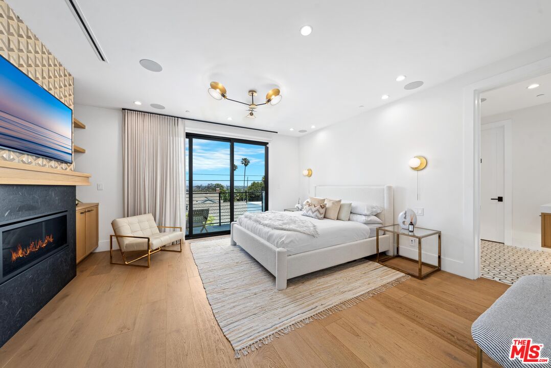 3170 Grand View Blvd