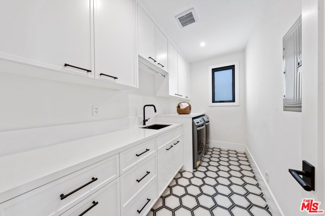 3170 Grand View Blvd