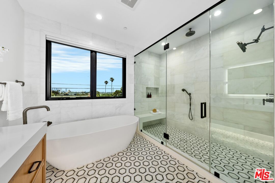 3170 Grand View Blvd