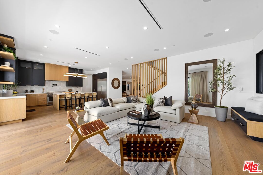 3170 Grand View Blvd