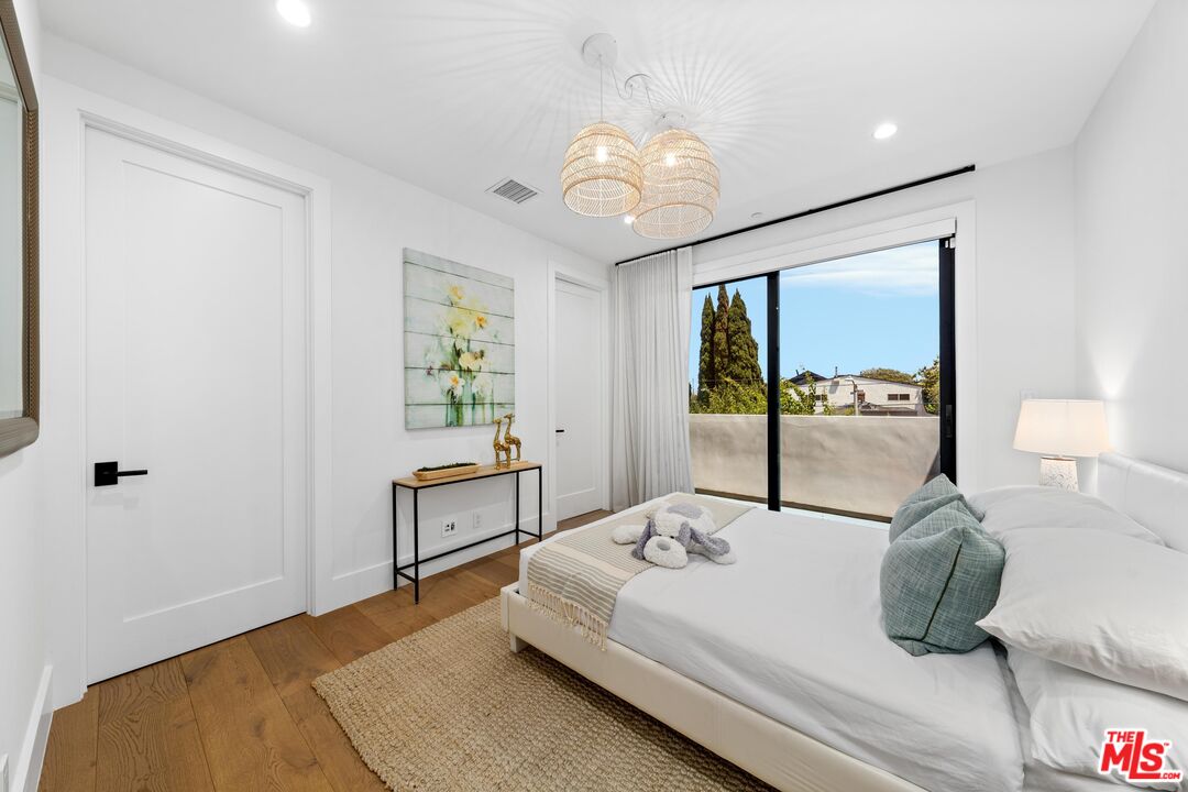 3170 Grand View Blvd