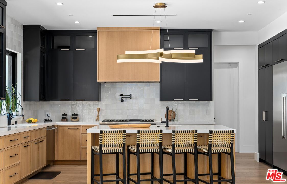 3170 Grand View Blvd