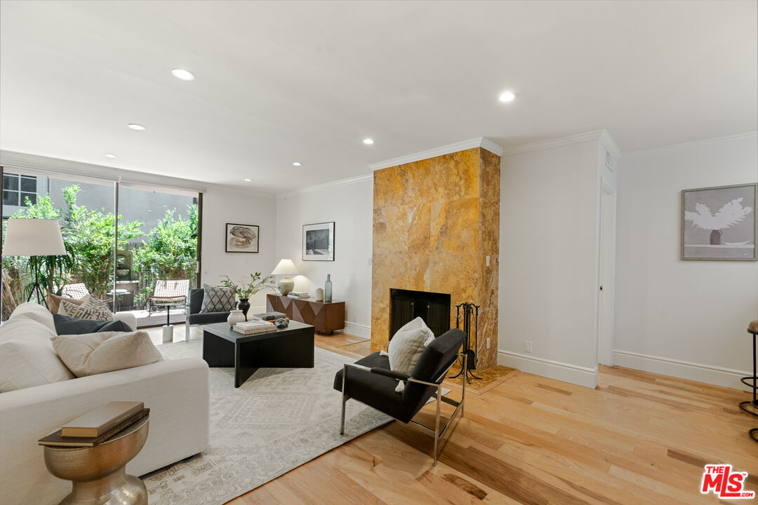 1250 S Beverly Glen Blvd Unit: 107