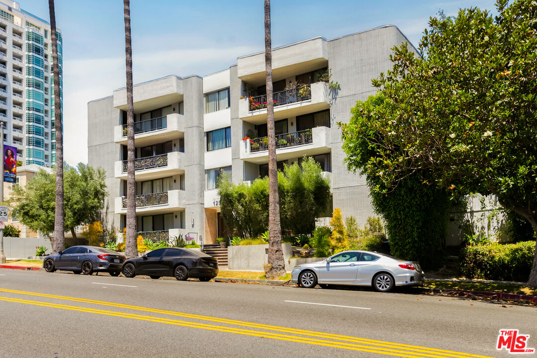1250 S Beverly Glen Blvd Unit: 107