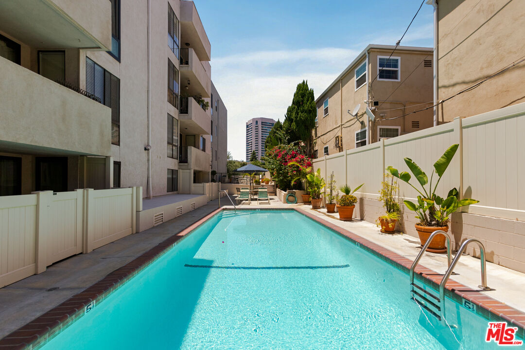1250 S Beverly Glen Blvd Unit: 107